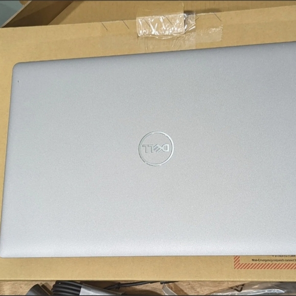 Laptop - Picture 3 of 9